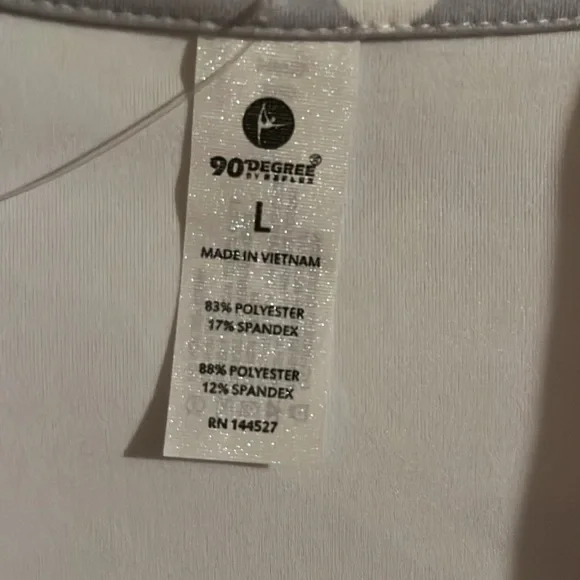 NWT women’s white camo jacket - Picture 3 of 5